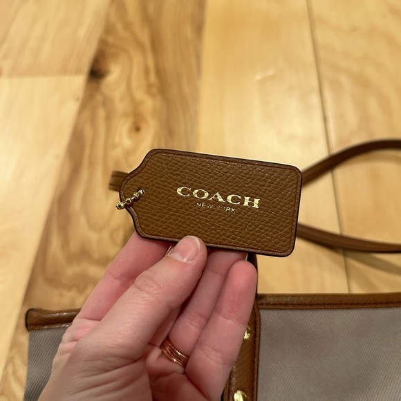 Unique Coach! - Picture 3 of 6